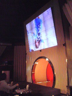 ＰｅｒｆｕｍｅＣａｆｅに侵入(￣▽￣)V笑