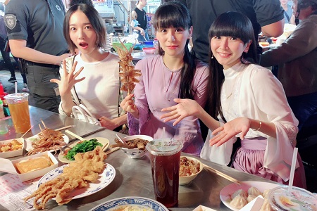 ひょこっ