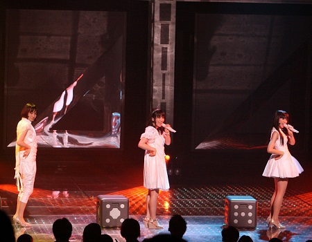 「P.T.A.発足10周年!! と5周年!!“Perfumeとあなた”ホールトゥワー」まで…＜あと8日♪＞