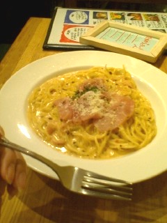 ひとりでq(o´v`o)p